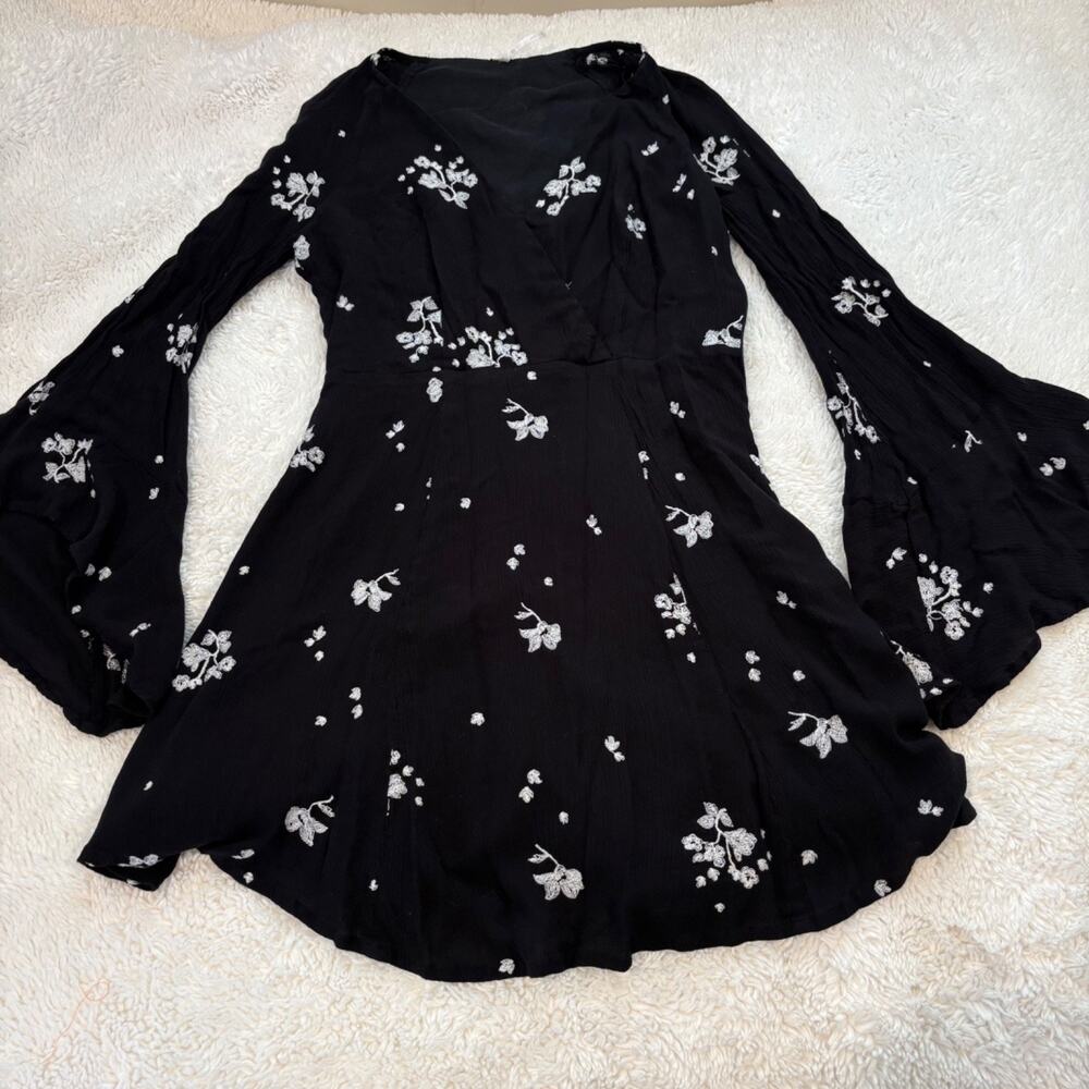 Free People Womens Blk/White Embroidery Kimono Flare Dress Boho Indie Tomato Sz2